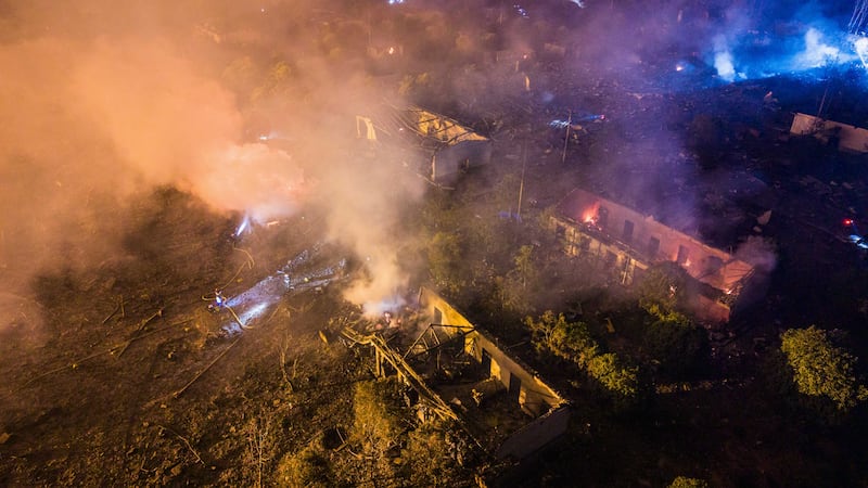 En esta fotografía difundida por la agencia de noticias Xinhua, tomada con un dron en la...