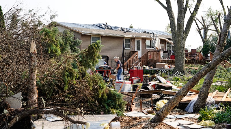 Los daños por el tornado en Appleton, Wisconsin, el 28 de julio del 2026. (AP foto/Kayla Wolf)