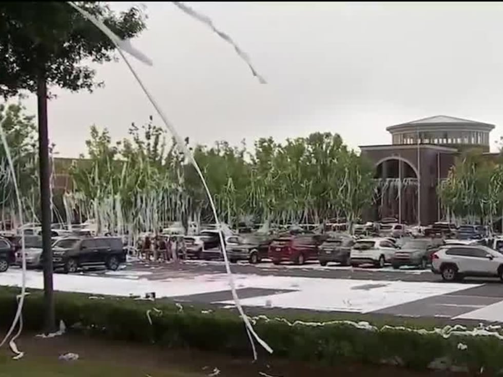 Escuela de Marietta comienza el año escolar cubierta de papel higiénico