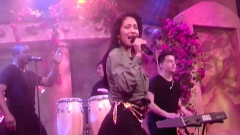 "Dio la vuelta al salir y el balazo fue por atrás, así que Selena no vio". El fiscal en el...