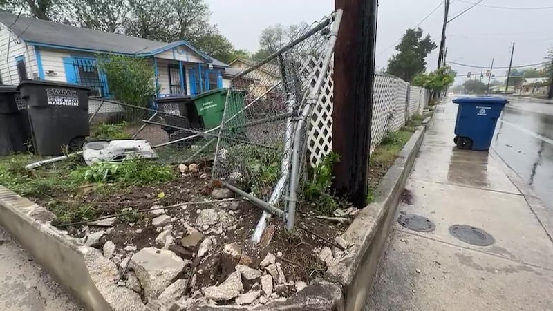 Hispana arrestada por conducir borracha y chocar contra una cerca, hiriendo a los tres niños...