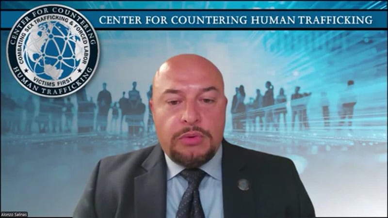 Autoridades federales explican cómo caen las víctimas de traficantes de personas. WASHINGTON...